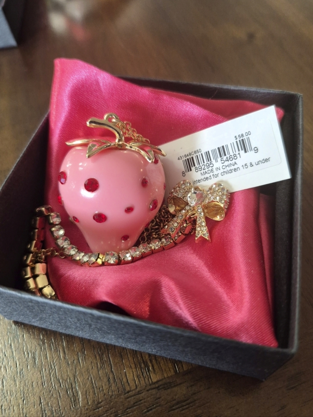 🔥Betsey Johnson Pink Strawberry Pendant Necklace "Summer Fruit" collections - Picture 6 of 6